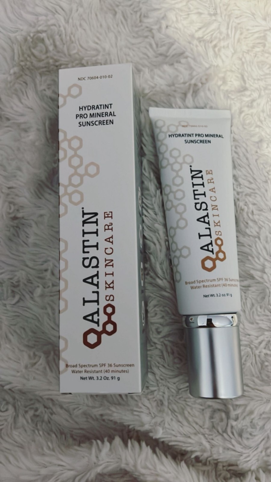 2-in-1 Skincare HydraTint Pro Mineral Sunscreen SPF 36 (3.2 oz) FREE SHIPPING