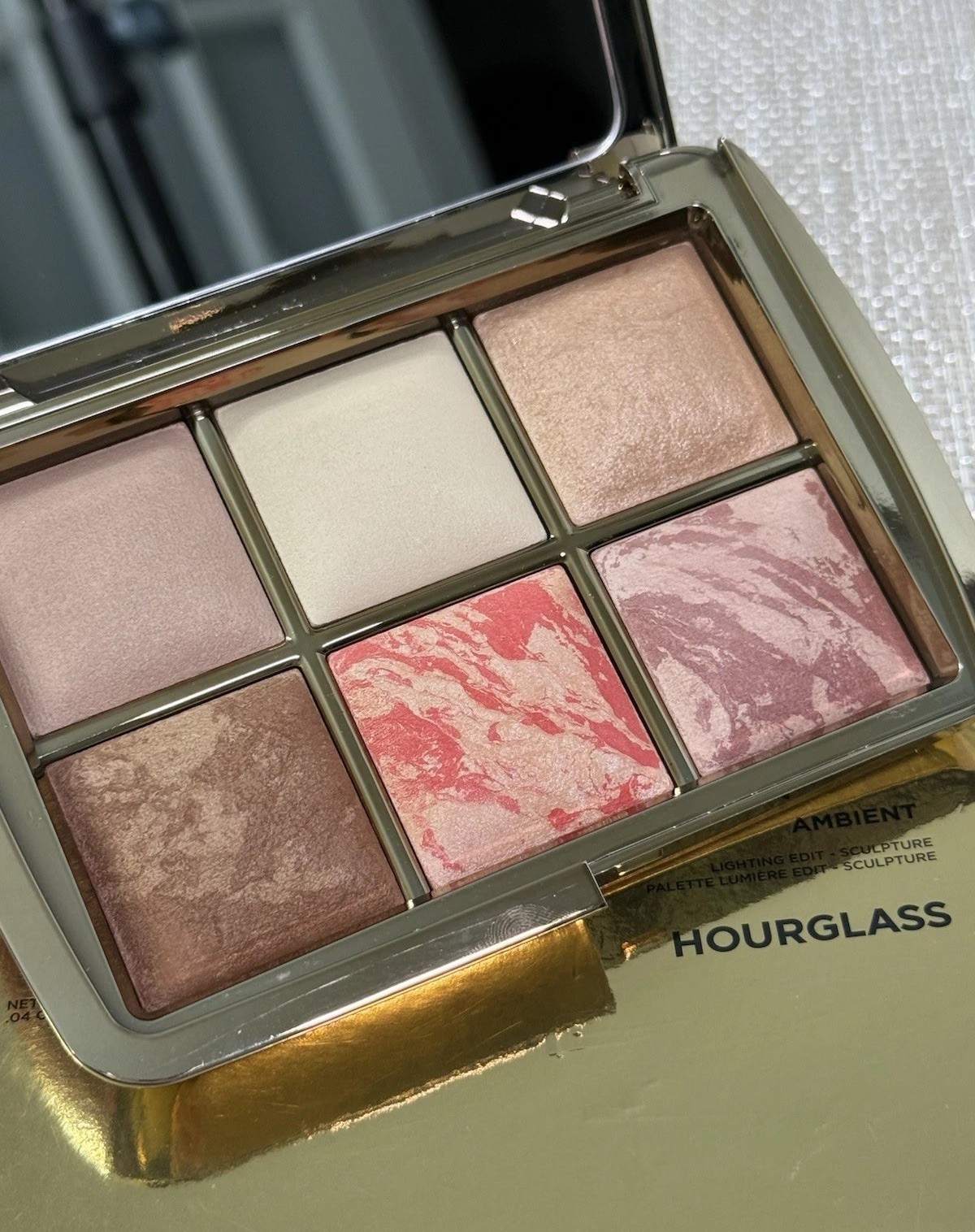 Hourglass Ambient Lighting Edit Sculpture Holiday Limited Edition Palette NIB