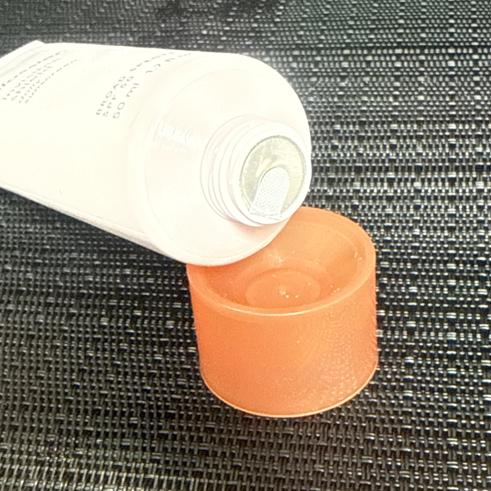 Glossier Invisible Shield Daily Primer Sunscreen SPF 50 1.7oz 50ml ~Light Weight