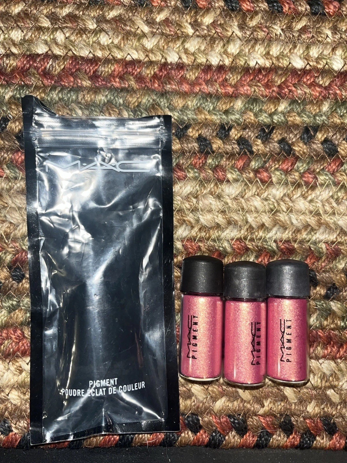 MAC-PIGMENT COLOUR POWDER-0.09 OZ. ONE OF BUYER CHOICE- NIP/NWOP