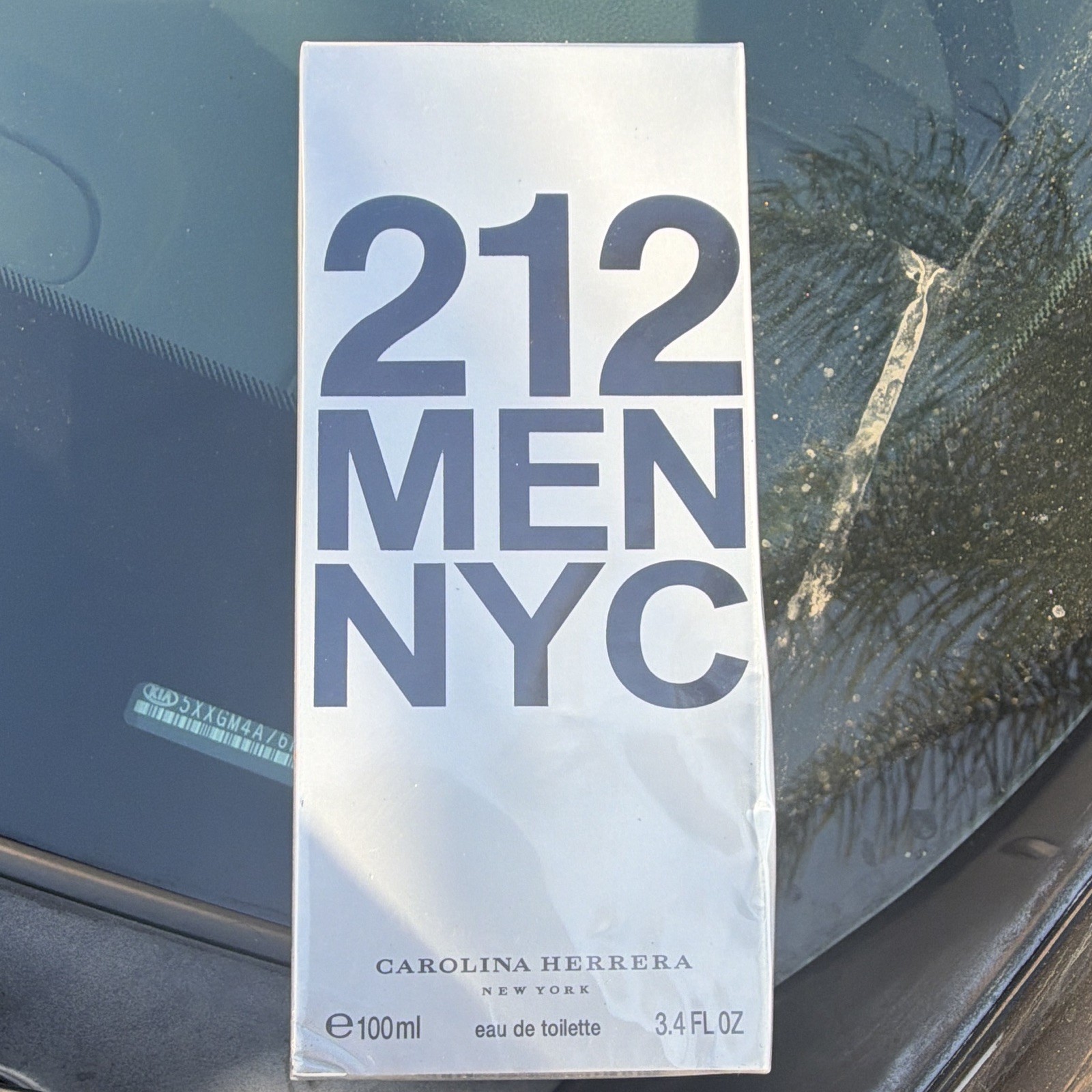 Carolina Herrera 212 Men NYC Eau de Toilette Spray 3.4 fl oz Regular Size