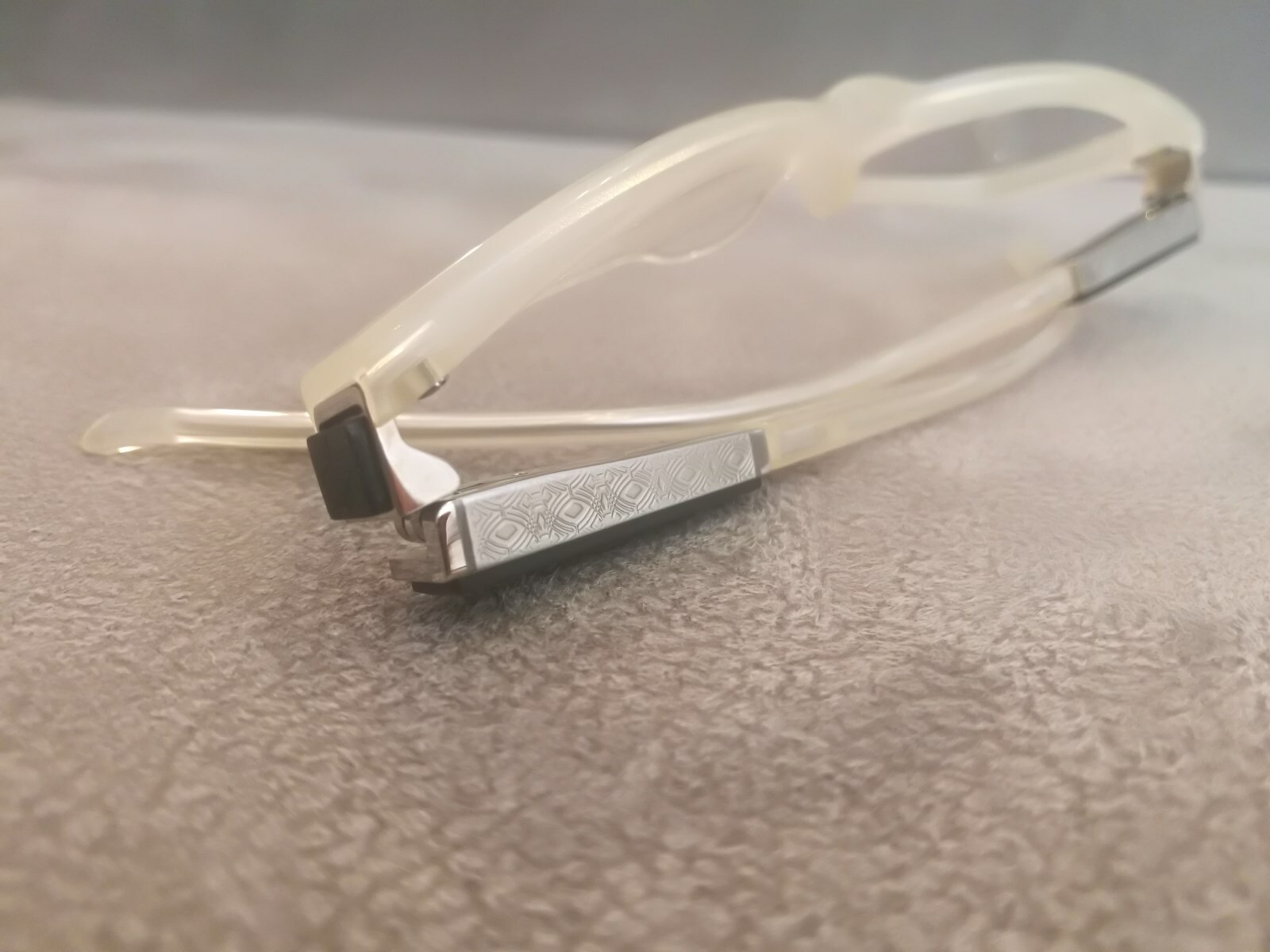LEISURE SOCIETY Eyeglasses Frames Model COLOMBIA Color White Gold  White 12KT