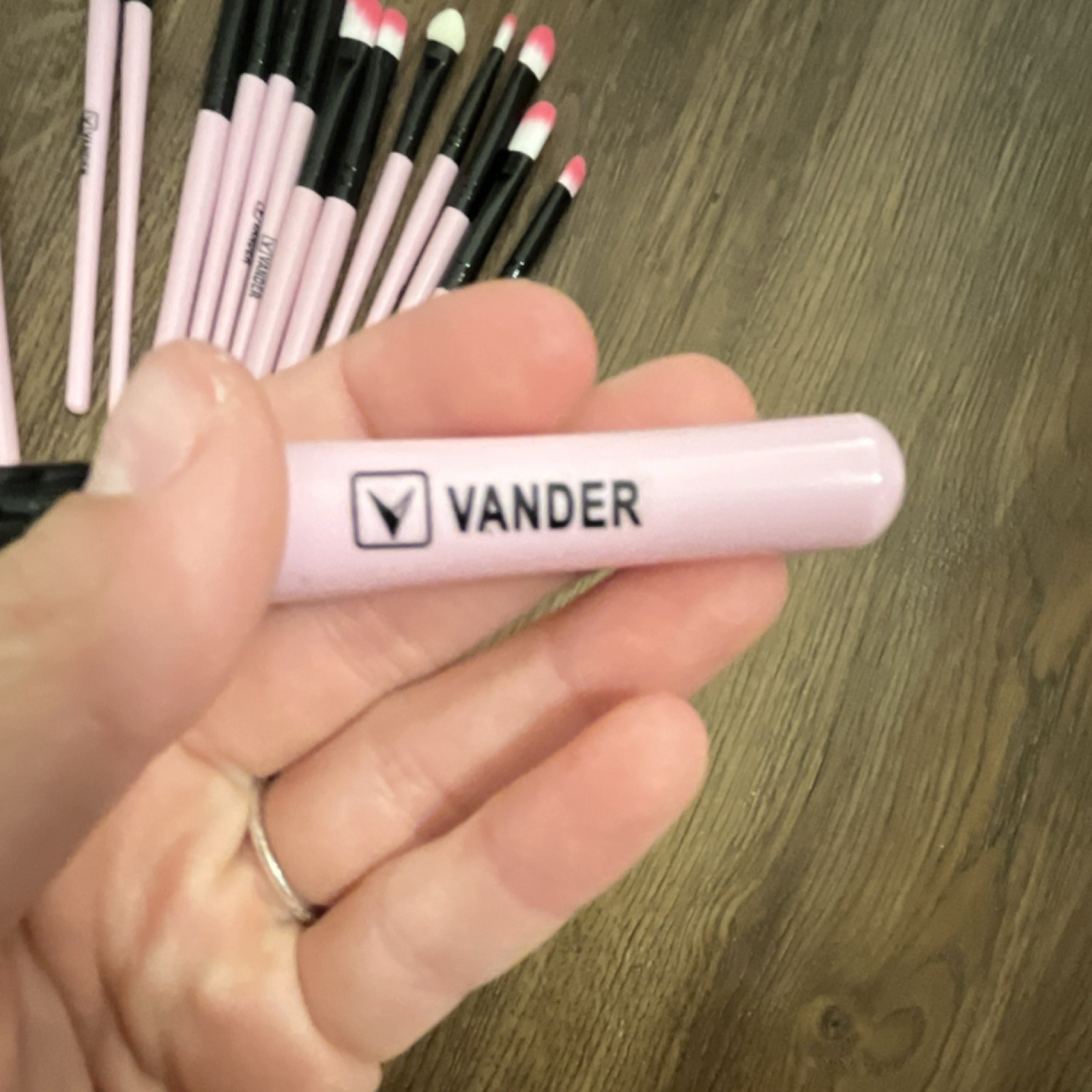 VANDER Makeup Brush Set Pink Black White Synthetic Fiber Standard