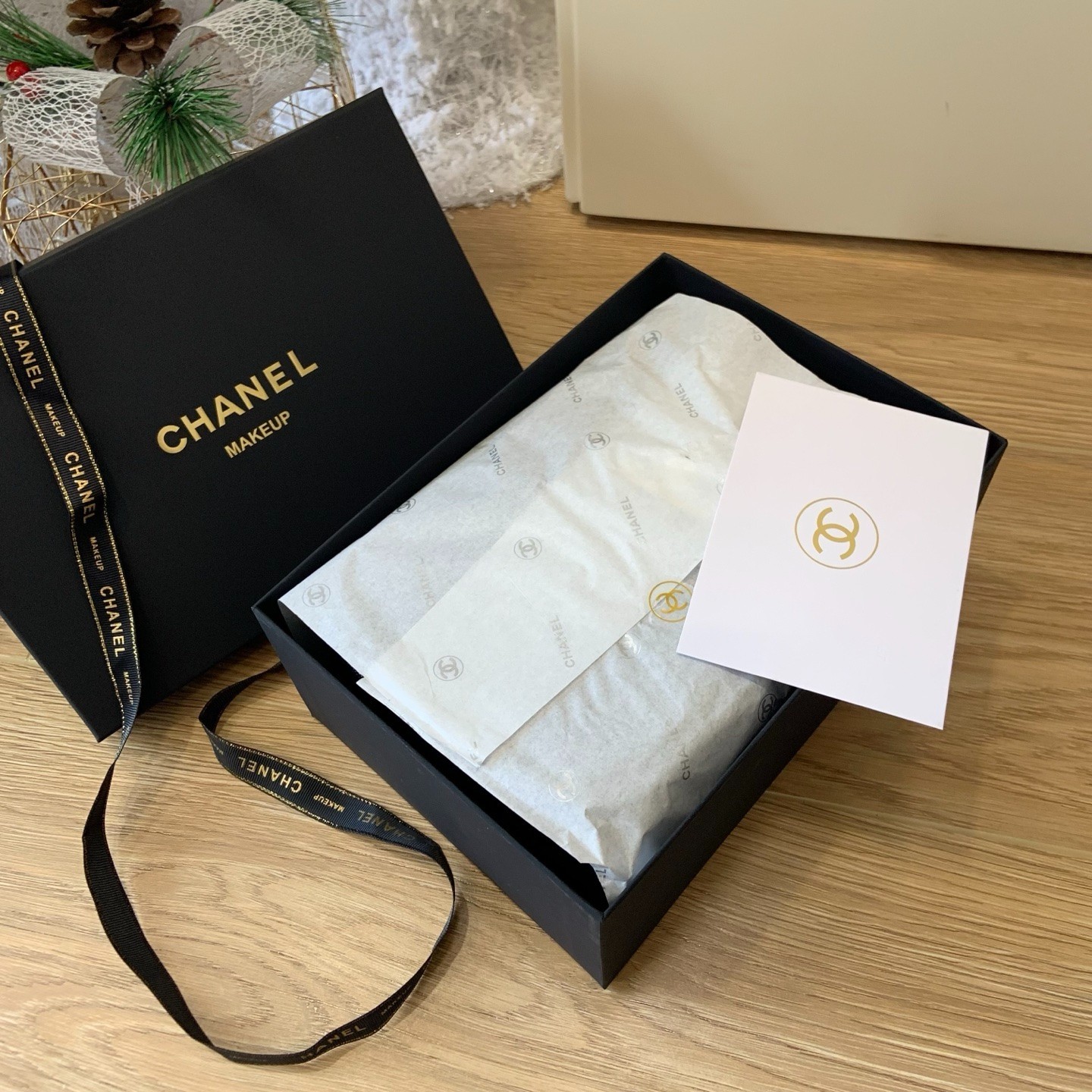 PRESALE Chanel Beauty VIP GWP Big Gold Buckle Little Fatty Crossbody Caviar Bag