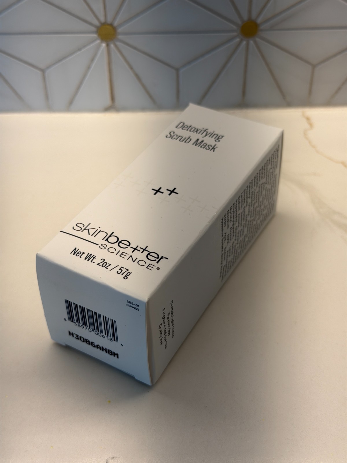 SkinBetter Detoxifying Scrub Mask – 2oz/57grams – New In Box & Authentic!