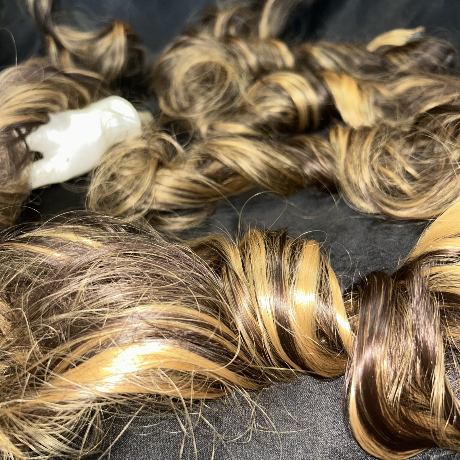 Lot Clip In Hair Extensions Brunette Blonde Streaks 24” Long 10 Clip In Pieces