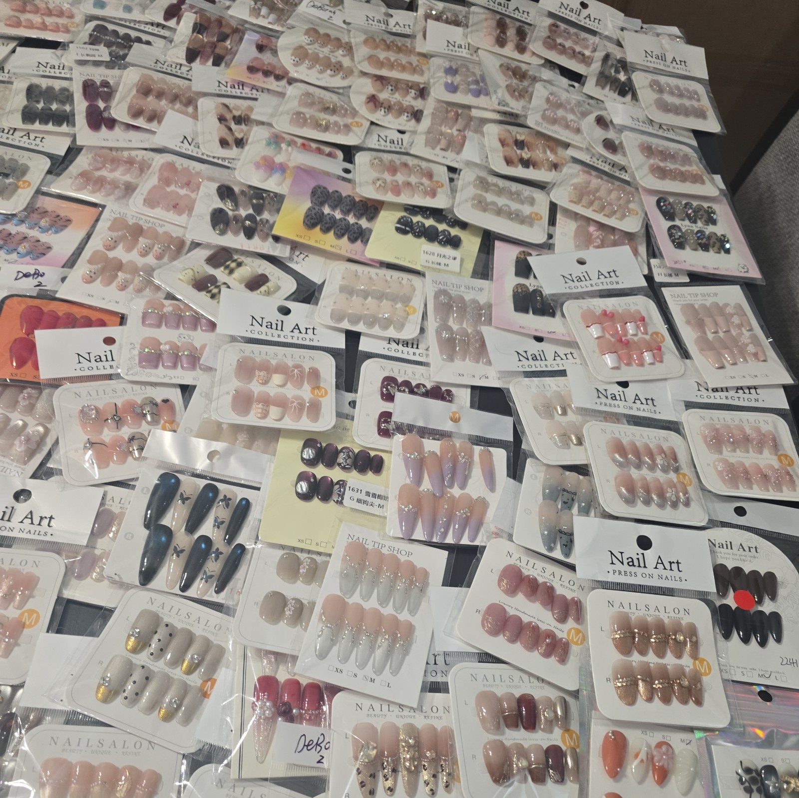 1 Random Package Of Size Medium Press On Nails