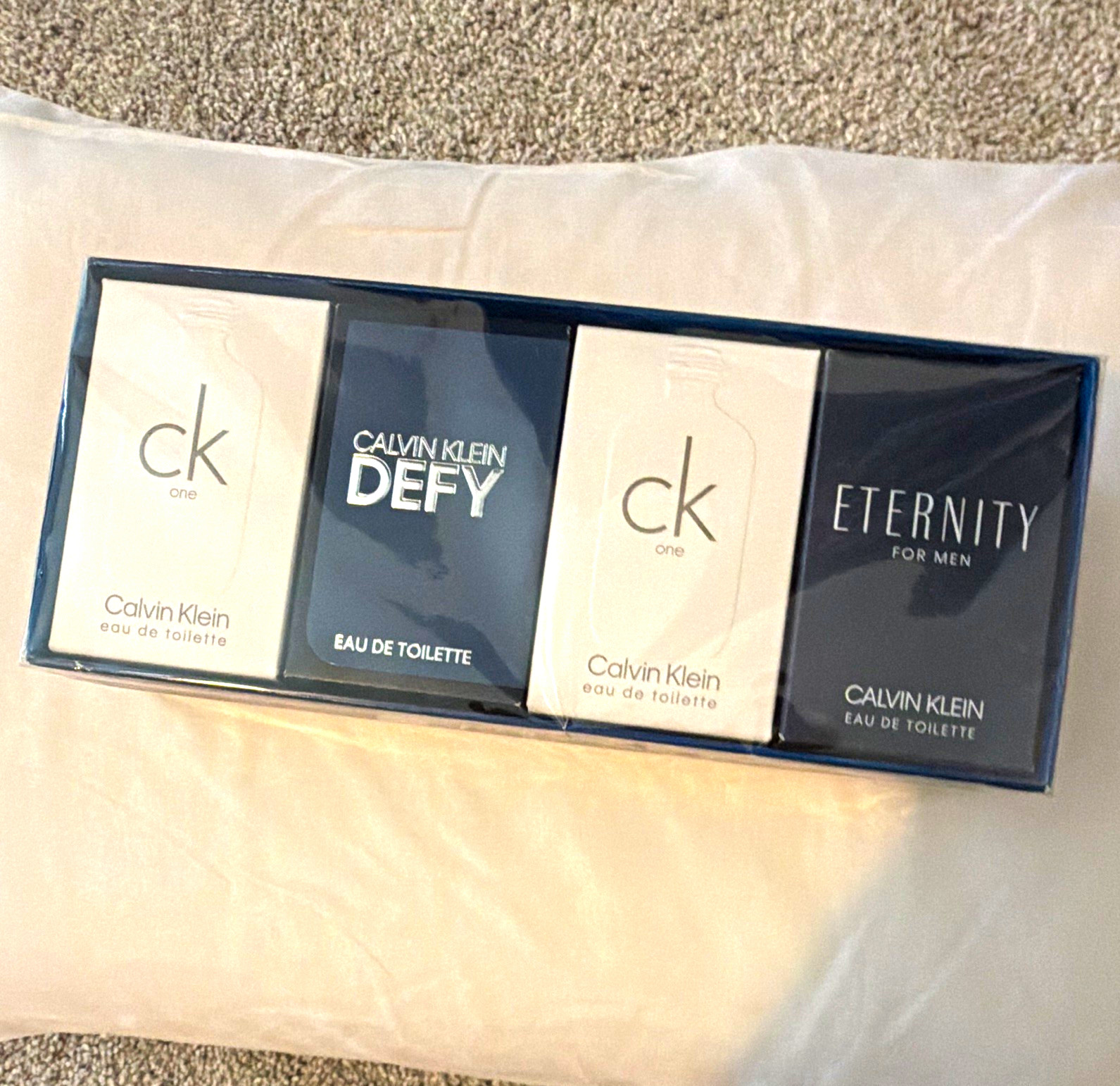 Calvin Klein Travel Exclusive Mini Fragrance Gift Set Sample Size Spray 0.82