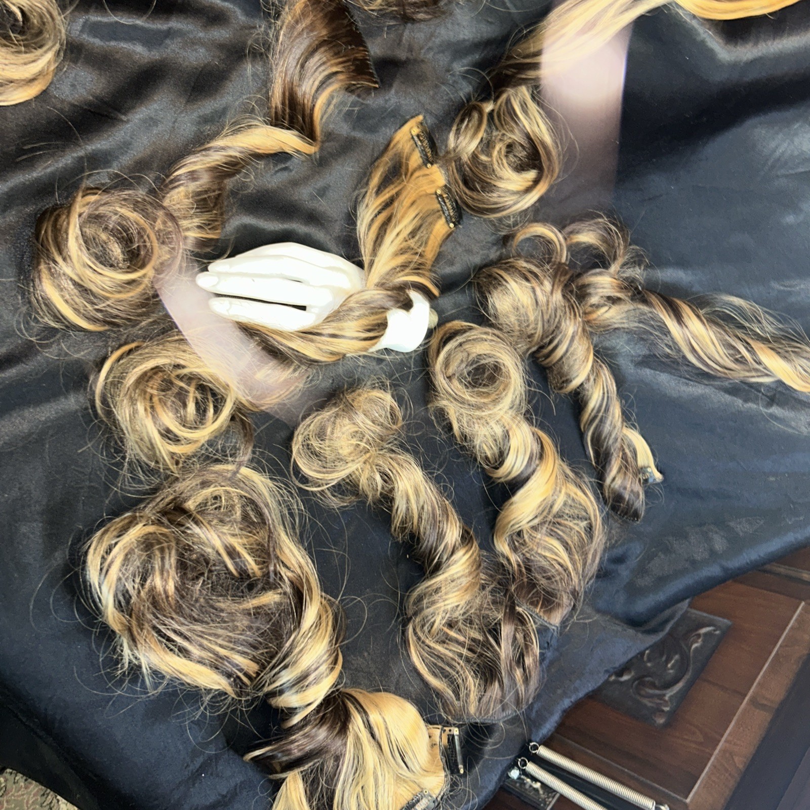 Lot Clip In Hair Extensions Brunette Blonde Streaks 24” Long 10 Clip In Pieces