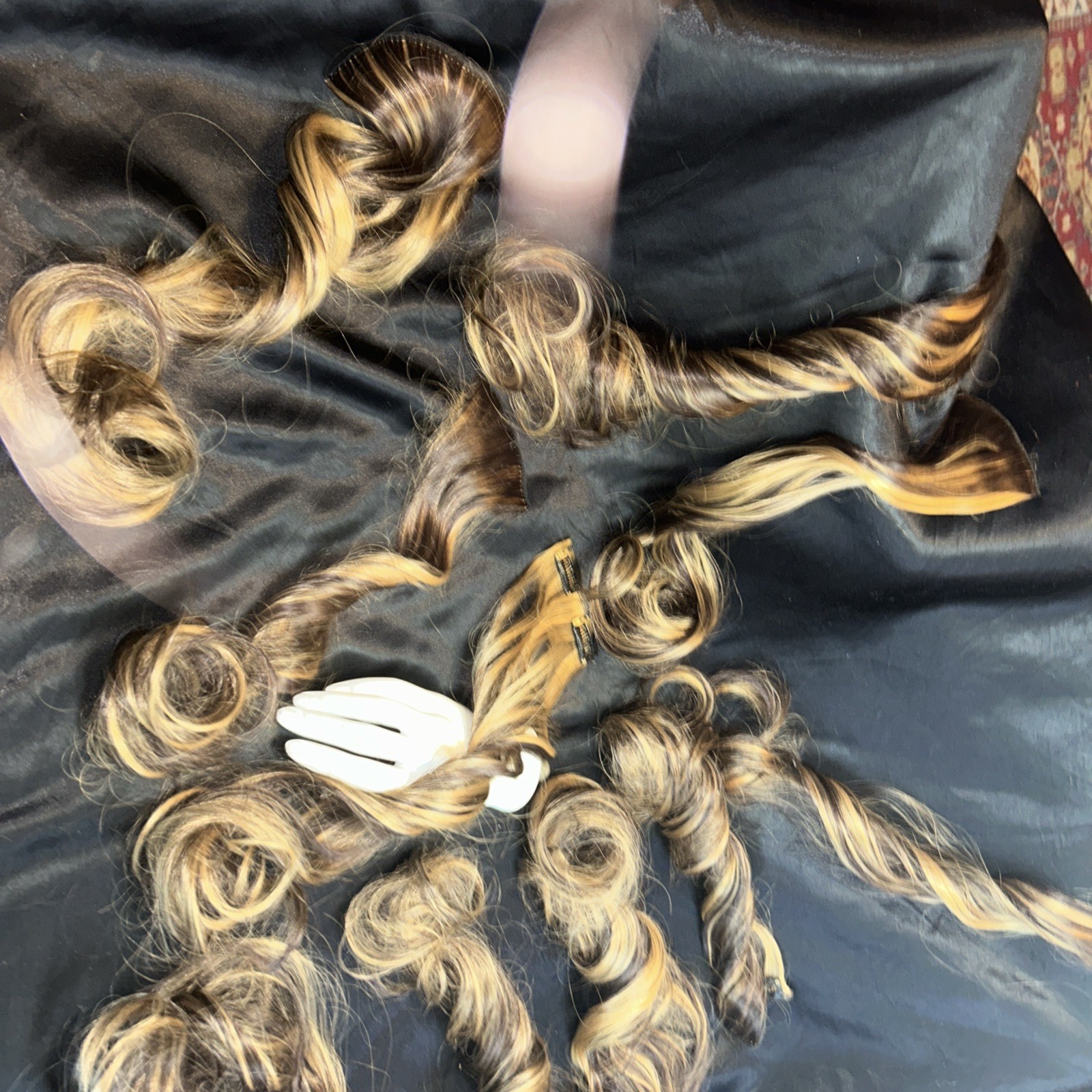 Lot Clip In Hair Extensions Brunette Blonde Streaks 24” Long 10 Clip In Pieces