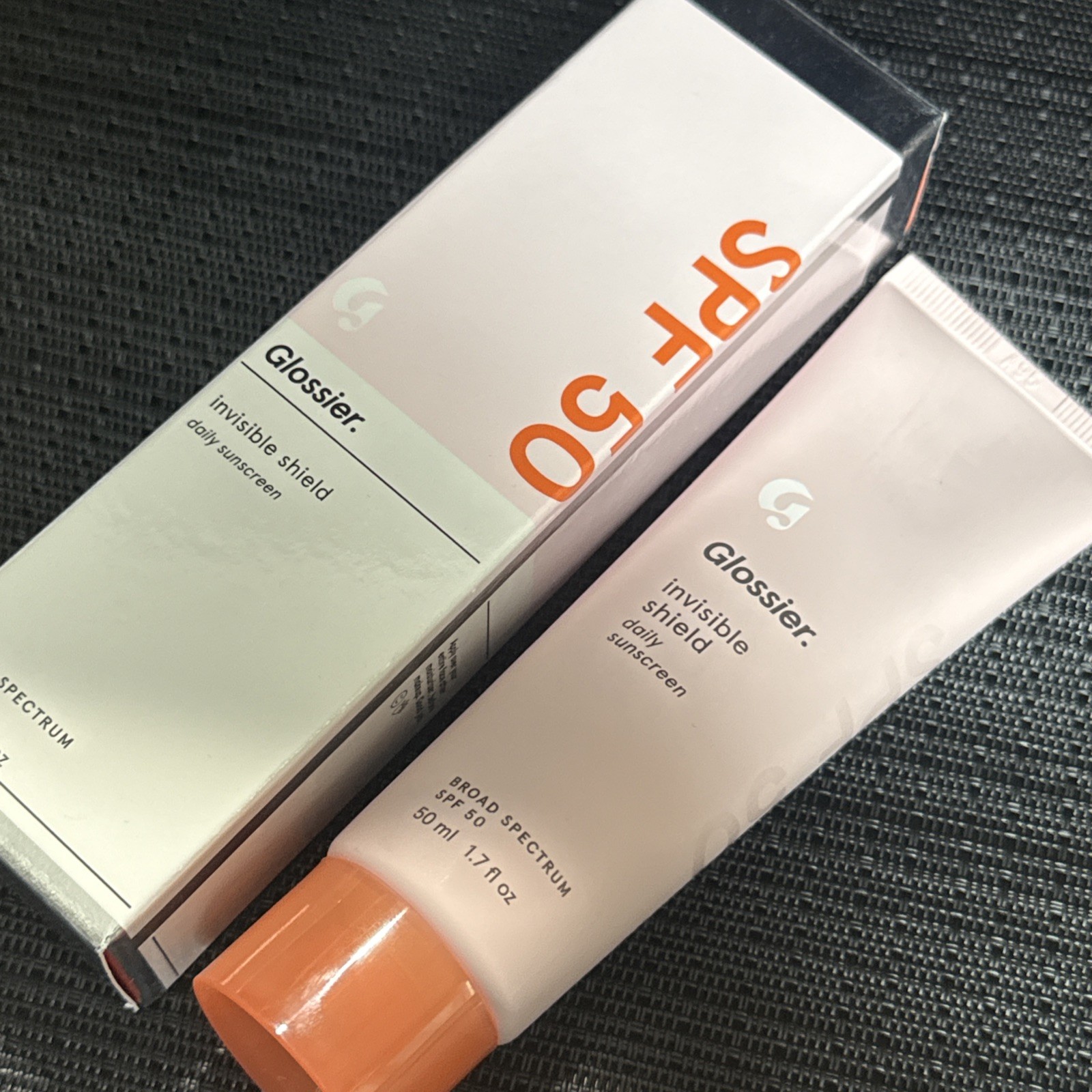 Glossier Invisible Shield Daily Primer Sunscreen SPF 50 1.7oz 50ml ~Light Weight