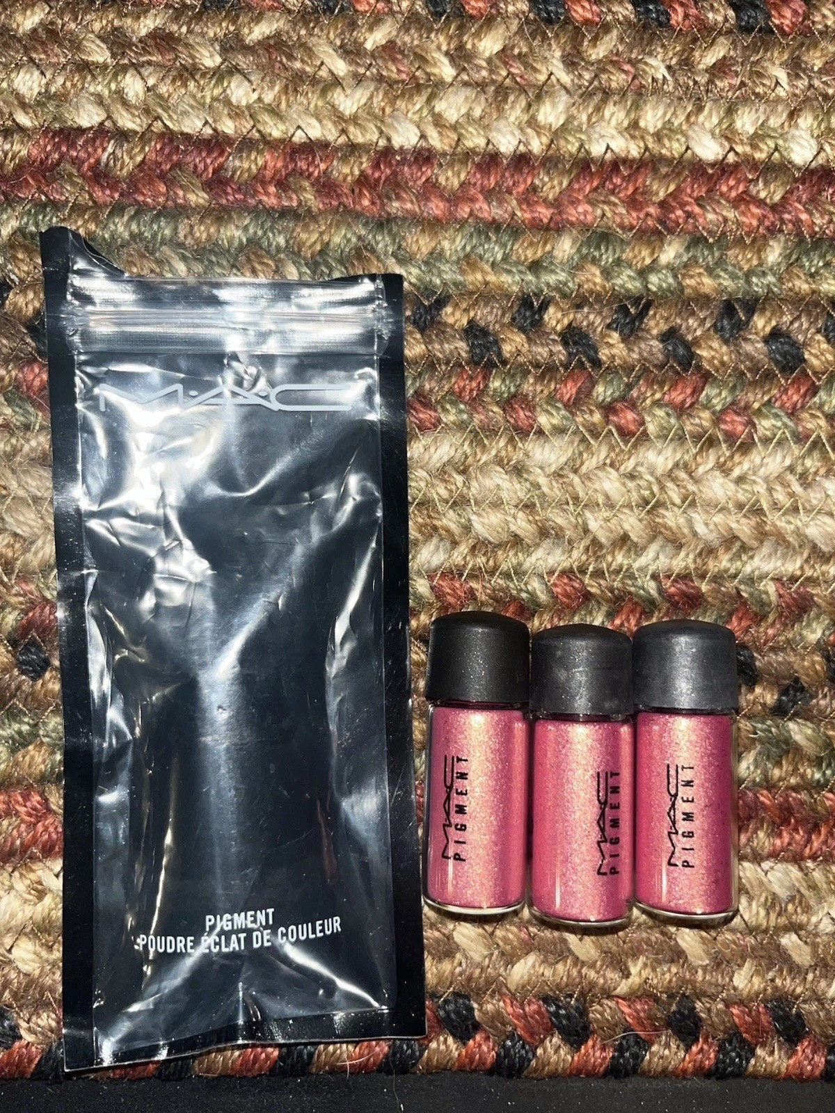 MAC-PIGMENT COLOUR POWDER-0.09 OZ. ONE OF BUYER CHOICE- NIP/NWOP