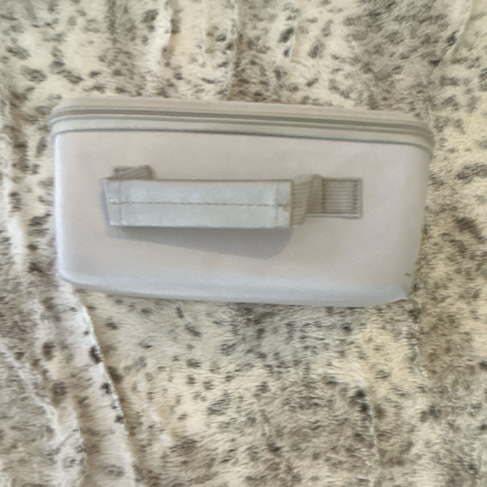 Handheld cold laser therapy device for pain relief