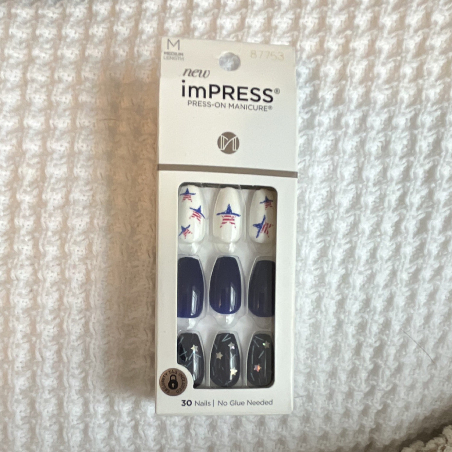 imPRESS Press-On Nails Medium Oval Stars White/Blue/Black Glossy Self-Adh 87753