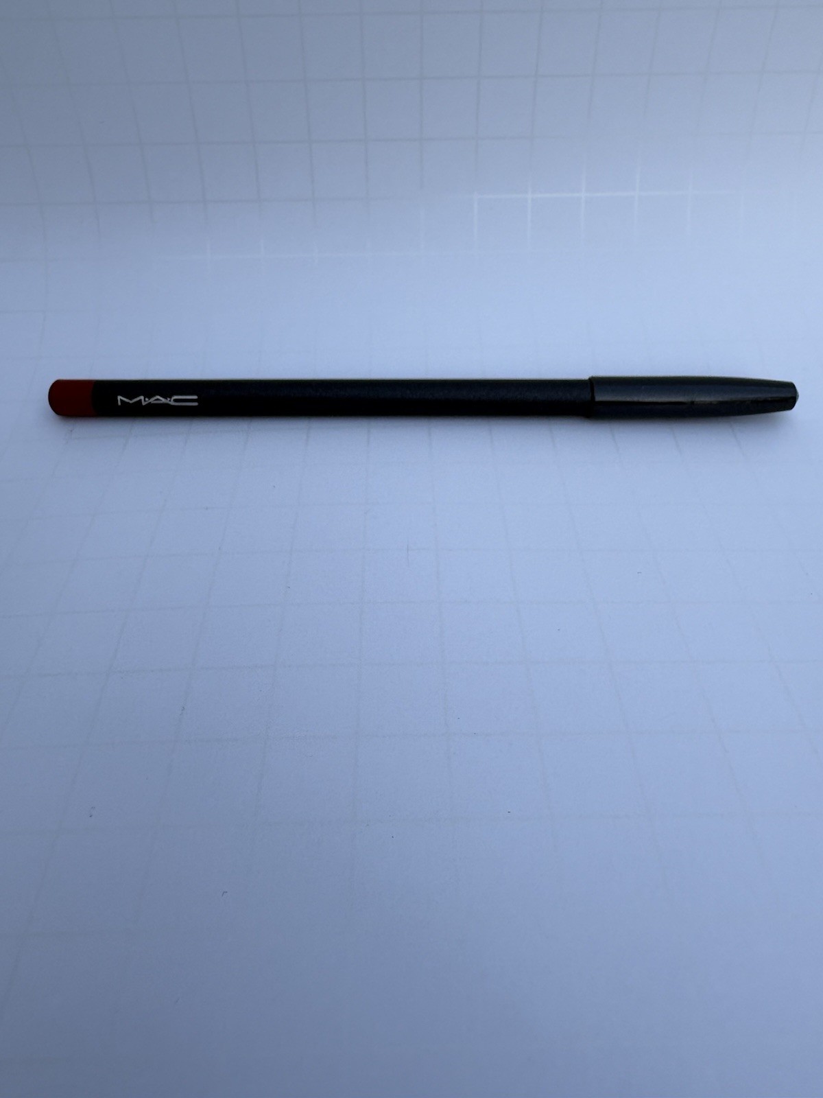 M·A·C Lip Liner Pencil – Red Shade – 0.05 oz / 1.45 g