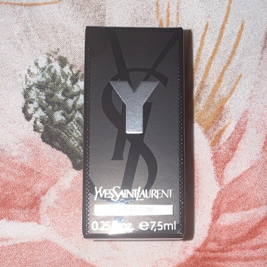 Yves Saint Laurent Y Eau de Parfum Travel Size Spray 0.25 fl oz / 7.5 ml