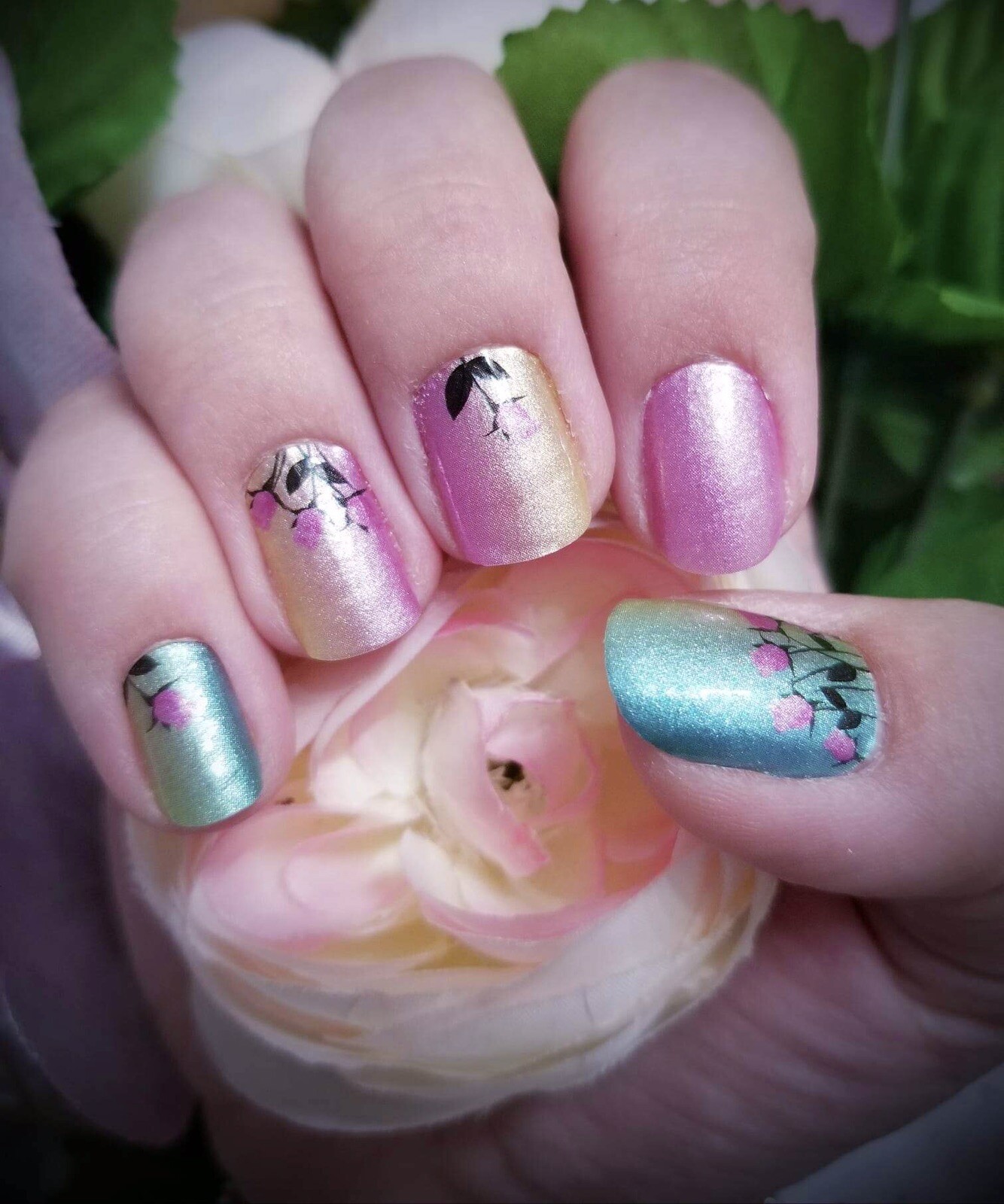 Color Nail Polish Strips, 16ct LIMITED EDITION. Roses In Love SEE DESCRIPTION