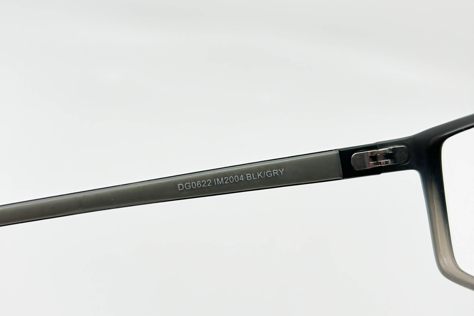 Foster Grant Ironman DG0622 IM2004 Eyeglasses Frames Mens 54-14-145 3651